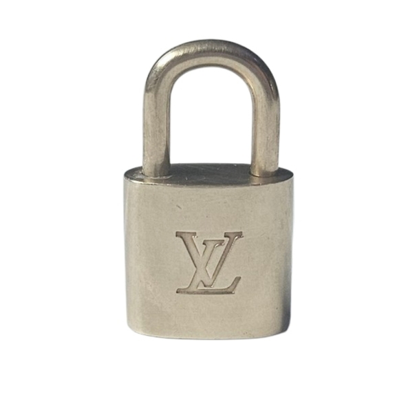 Louis Vuitton Lock & Key - Picture 3 of 10